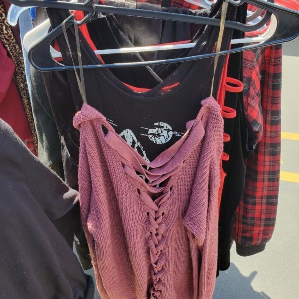 Woman tank tops & shirts - Picture 16 of 16